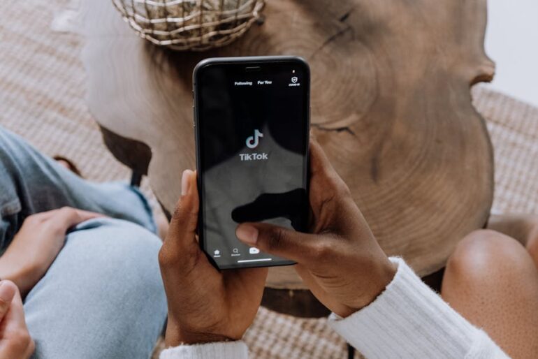 What Does the Bible Say About Social Media? Guidance