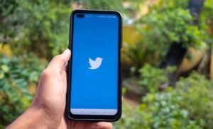 Featured image for How to Make Money by Social Media A Complete Guide